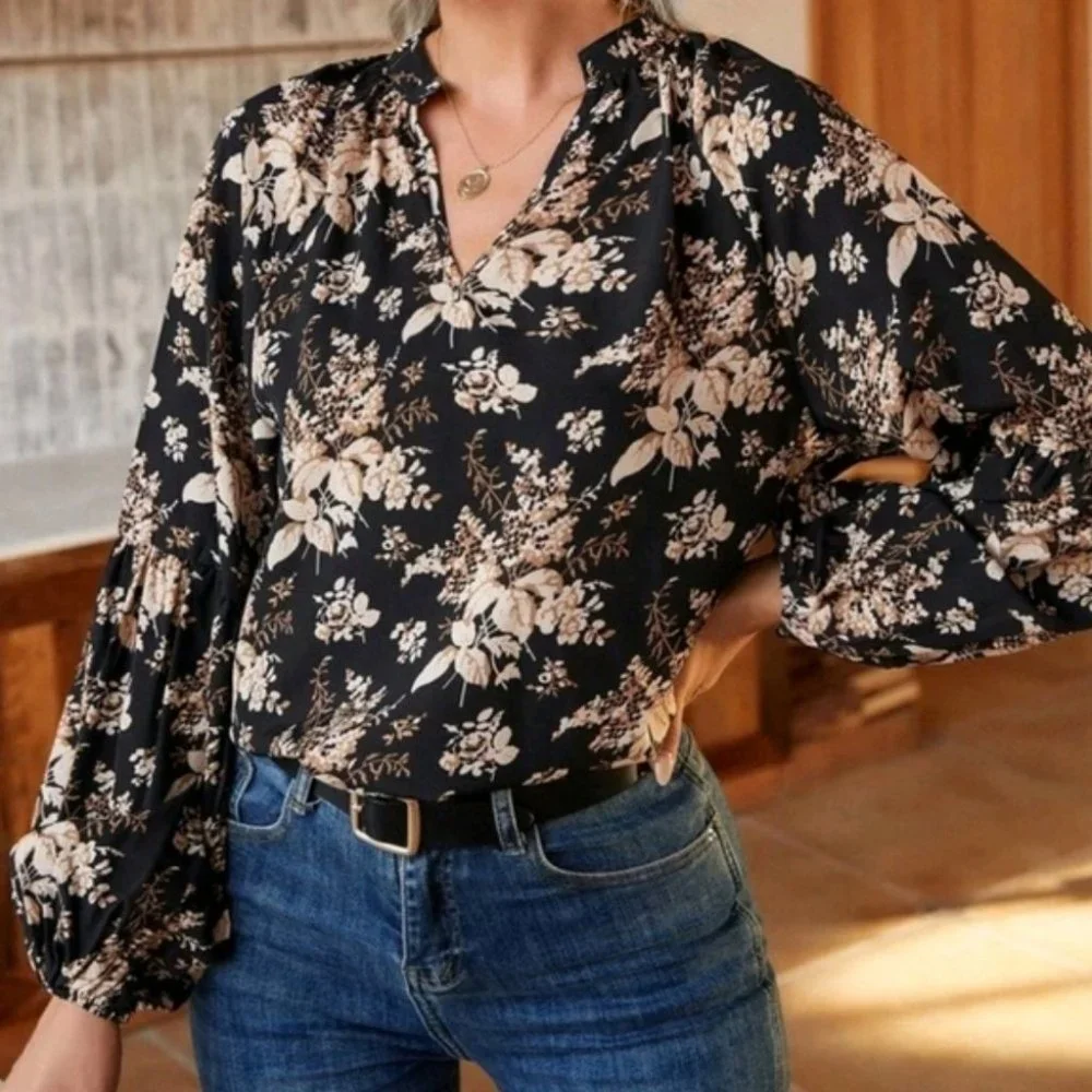 Classic V-neck Floral print Blouse - Picture 5 of 6